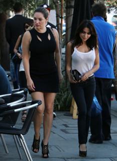 Kelly Brook feet photo thumbnail