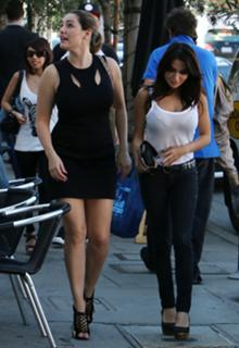 Kelly Brook feet photo thumbnail