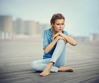 Josephine Skriver feet photo thumbnail