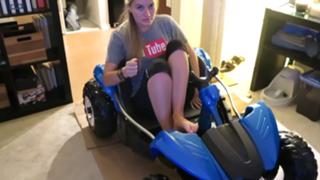 Justine Ezarik feet photo thumbnail