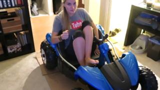 Justine Ezarik feet photo thumbnail