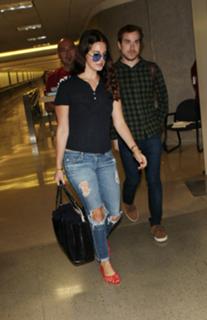 Lana Del Rey feet photo thumbnail