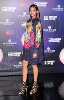 Alesha Dixon feet photo thumbnail