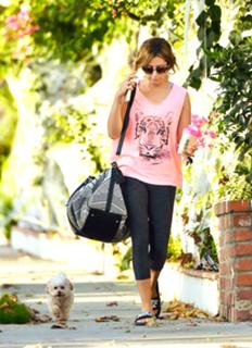 Ashley Tisdale feet photo thumbnail