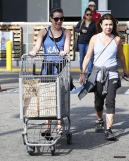 Lea Michele feet photo thumbnail