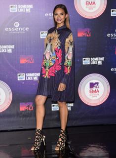 Alesha Dixon feet photo thumbnail