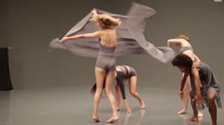 Taylor Swift feet photo thumbnail