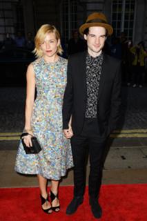 Sienna Miller feet photo thumbnail