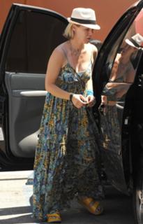 Jennie Garth feet photo thumbnail