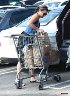 Lea Michele feet photo thumbnail