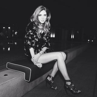 Chiara Ferragni feet photo thumbnail