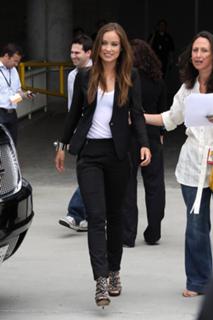 Olivia Wilde feet photo thumbnail