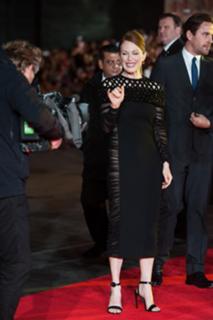 Julianne Moore feet photo thumbnail