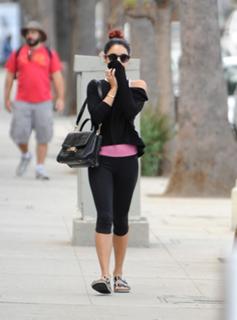 Vanessa Hudgens feet photo thumbnail