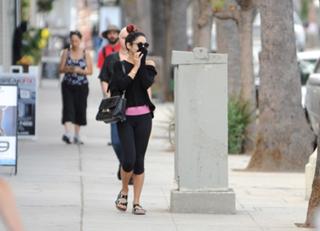 Vanessa Hudgens feet photo thumbnail