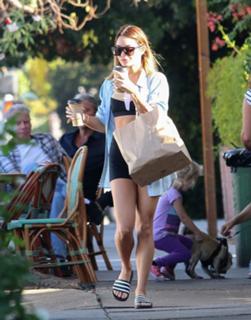 Vanessa Hudgens feet photo thumbnail