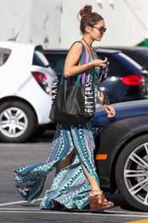 Vanessa Hudgens feet photo thumbnail