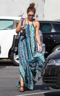 Vanessa Hudgens feet photo thumbnail