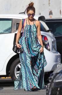 Vanessa Hudgens feet photo thumbnail