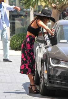 Vanessa Hudgens feet photo thumbnail
