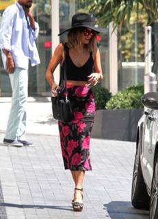 Vanessa Hudgens feet photo thumbnail
