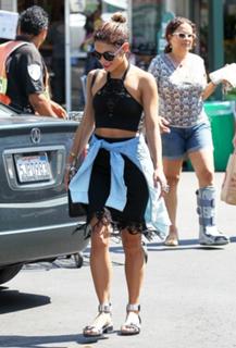 Vanessa Hudgens feet photo thumbnail