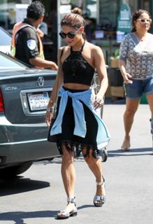 Vanessa Hudgens feet photo thumbnail