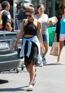 Vanessa Hudgens feet photo thumbnail
