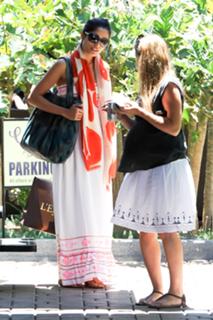 Freida Pinto feet photo thumbnail