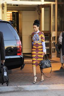 Rihanna feet photo thumbnail