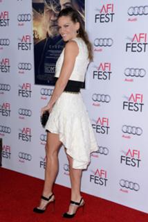 Hilary Swank feet photo thumbnail