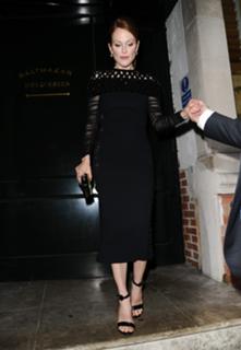 Julianne Moore feet photo thumbnail