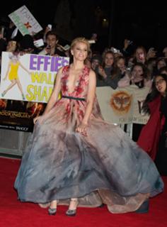 Elizabeth Banks feet photo thumbnail