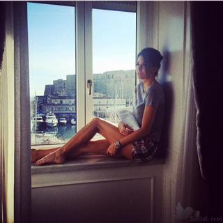 Elisabetta Gregoraci feet photo thumbnail