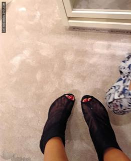Caterina Balivo feet photo thumbnail