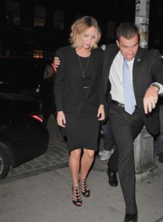 Jennifer Lawrence feet photo thumbnail