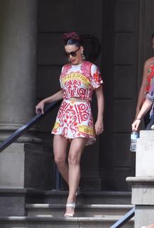 Katy Perry feet photo thumbnail