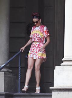 Katy Perry feet photo thumbnail