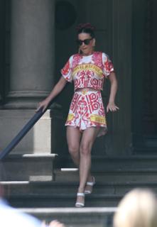 Katy Perry feet photo thumbnail