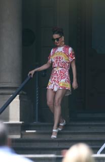 Katy Perry feet photo thumbnail