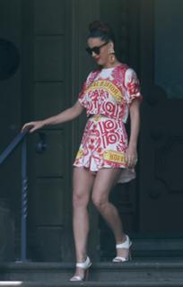 Katy Perry feet photo thumbnail