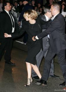 Jennifer Lawrence feet photo thumbnail