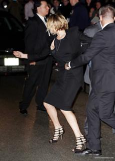 Jennifer Lawrence feet photo thumbnail