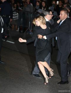 Jennifer Lawrence feet photo thumbnail