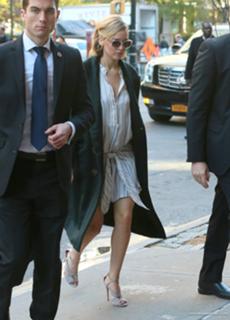 Jennifer Lawrence feet photo thumbnail