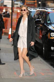 Jennifer Lawrence feet photo thumbnail