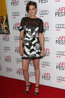 Kristen Stewart feet photo thumbnail