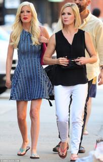 Jennie Garth feet photo thumbnail