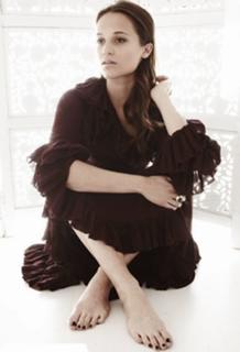 Alicia Vikander feet photo thumbnail