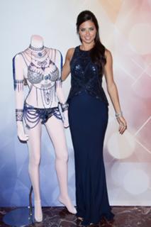 Adriana Lima feet photo thumbnail